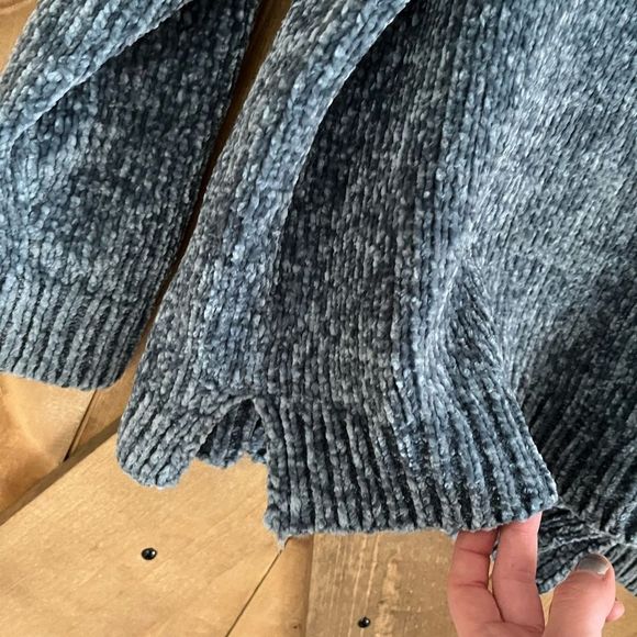 CUPIO || Woman’s Medium Blue Soft Warm Thick Sweater - Picture 3 of 4